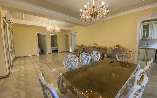 Al Sheikh 5 Bedroom Luxury Apartment 1