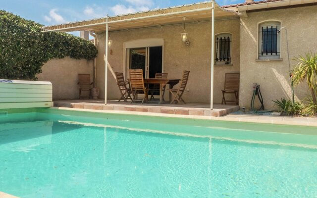 Fabulous Holiday Home With Swimming Pool in Narbonne