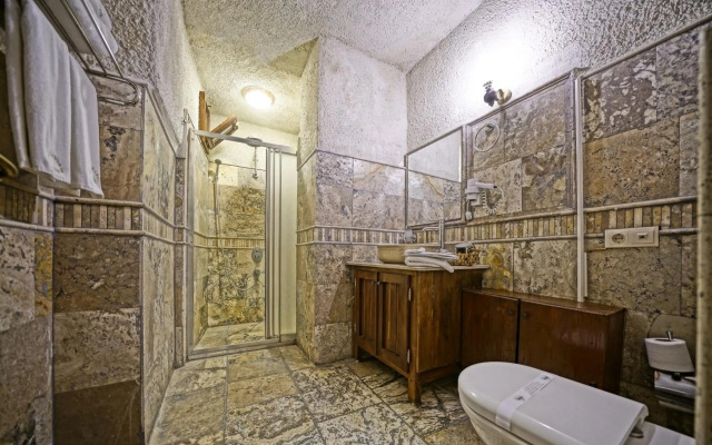 Maccan Cave Hotel