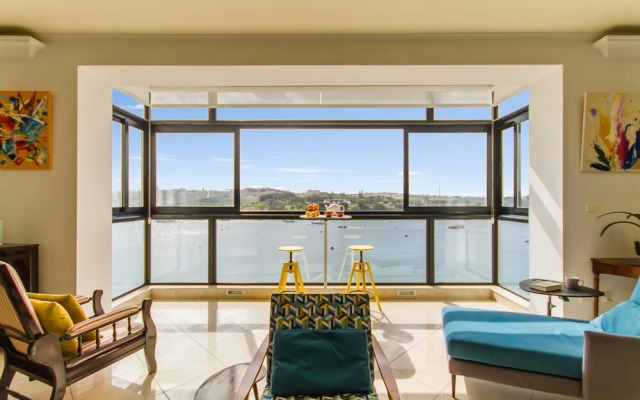 Magnificent Sunny Seafront Apart Sliema