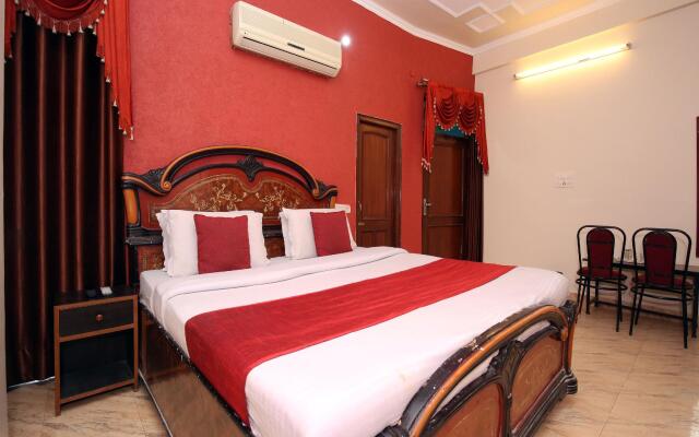 OYO 10239 Holiday INN Paradise