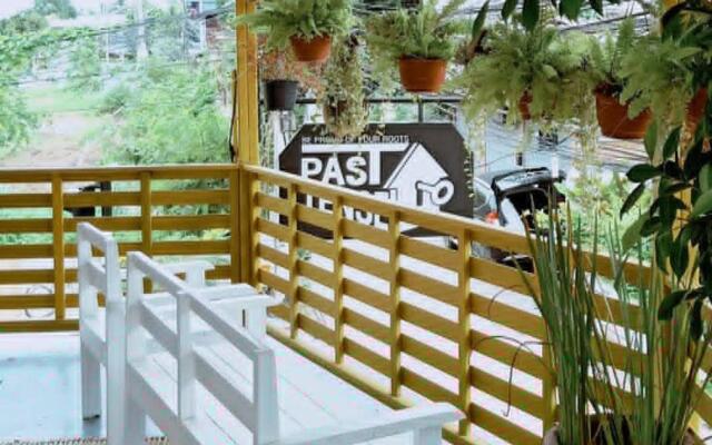 Floating House Hostel