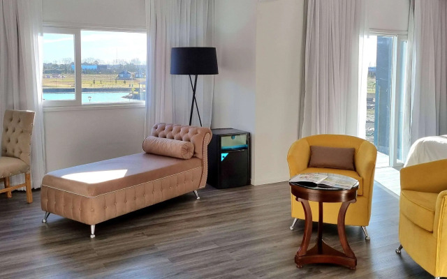 Days Inn By Wyndham Dolores Hotel Termal