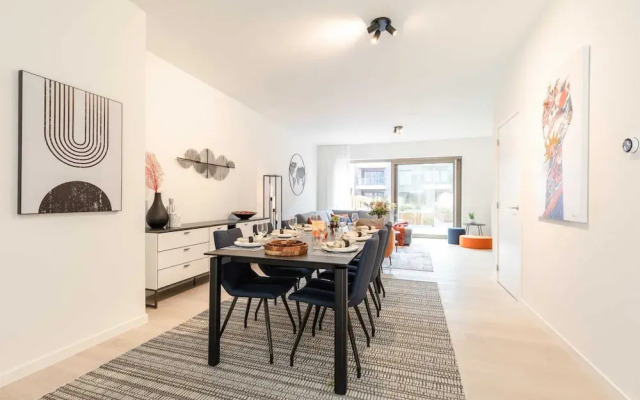 New Holiday Home With Parking Near the Beach