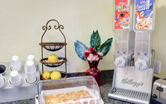 Econo Lodge San Marcos University Area