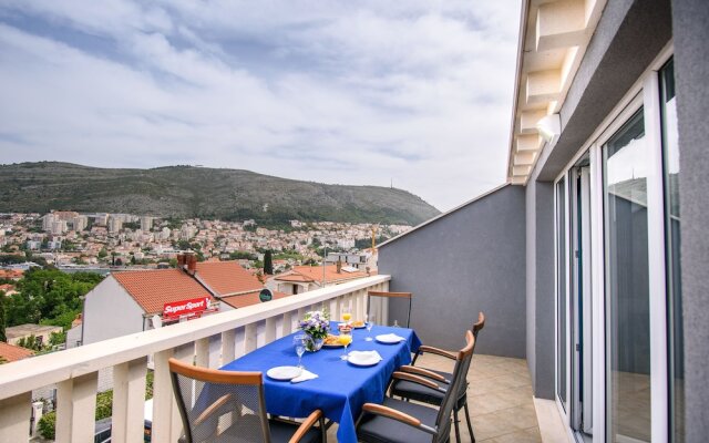 California Apartments III