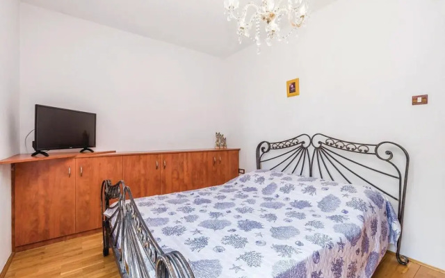 Amazing Home in Spincici With Wifi and 5 Bedrooms