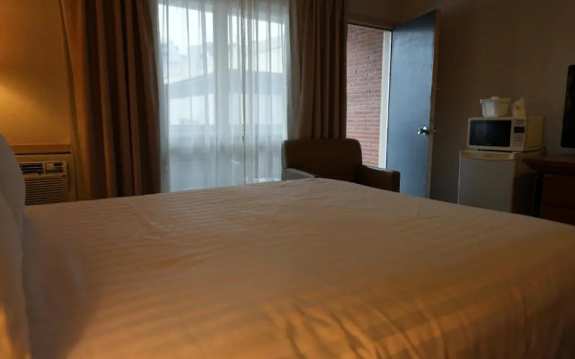 Travelodge At The Falls