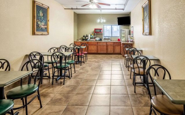 Econo Lodge Cadillac