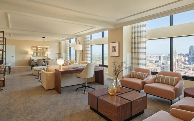 Hyatt Regency Crown Center