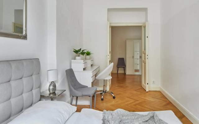 Deluxe Apartment in Lesser Town by Prague Days