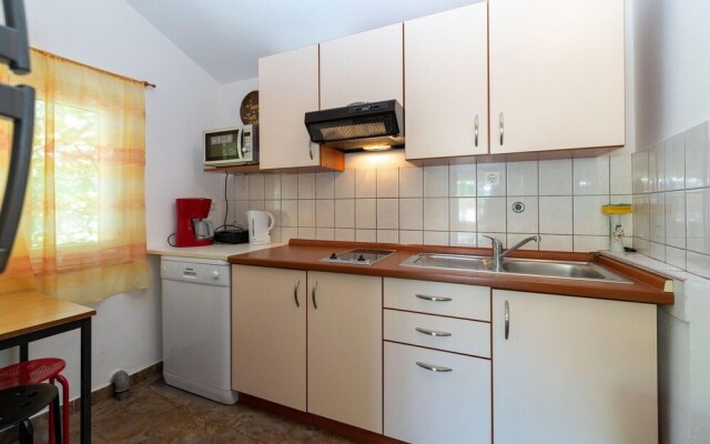 Nice Home in Starigrad With Wifi and 6 Bedrooms