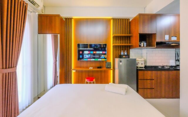 Restful And Minimalist Studio Transpark Cibubur Apartment