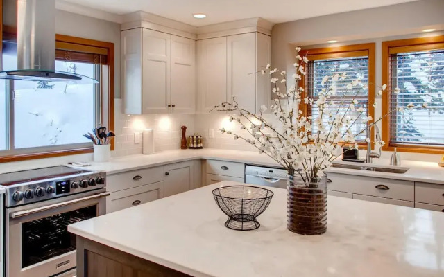 385 Moonshine Crescent by Okanagan Premier