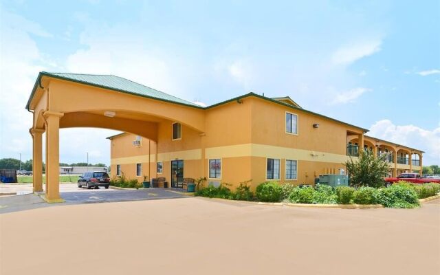 Pine Point Inn & Suites