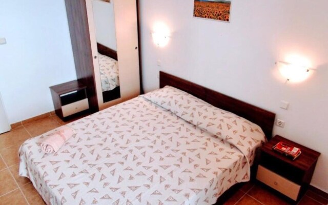 Charming 1-bed Apartment in Aheloy