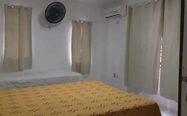 Casa 02 dorm na Rua Salmao