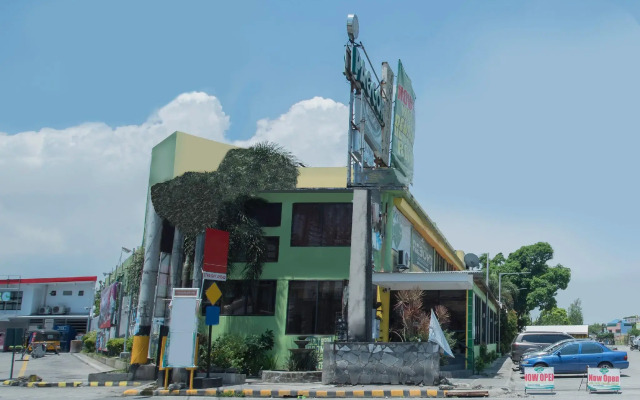 OYO 195 Ranchotel - Biñan (Vaccinated Staff)