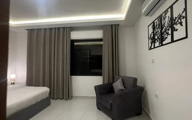 Cozy Home Near All Services - 21
