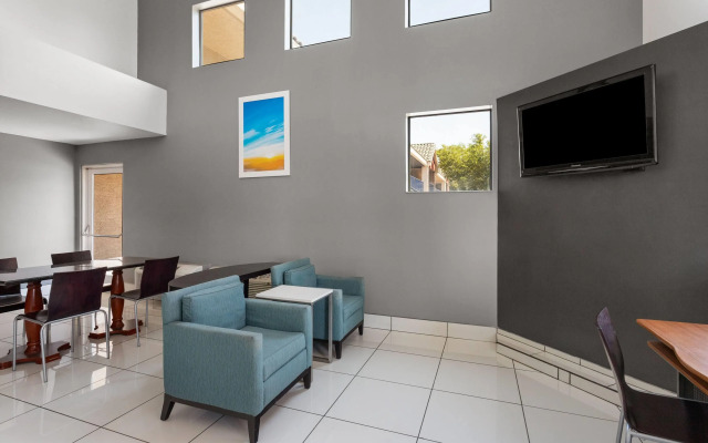 Days Inn by Wyndham Phoenix West