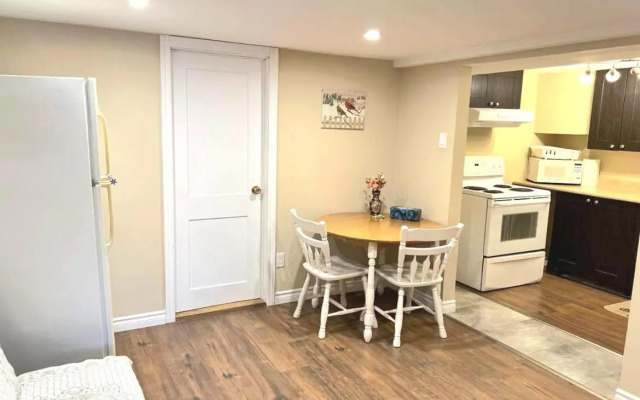 Cozy spacious Apt In Laval, Greater Montreal