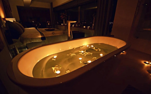 Sky Suite Hotel