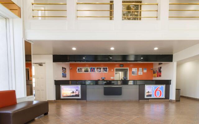 Motel 6 Claremont, CA