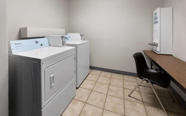 Days Inn by Wyndham Cambridge