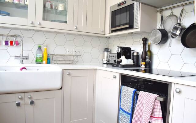 Modern Family Home In Earlsfield