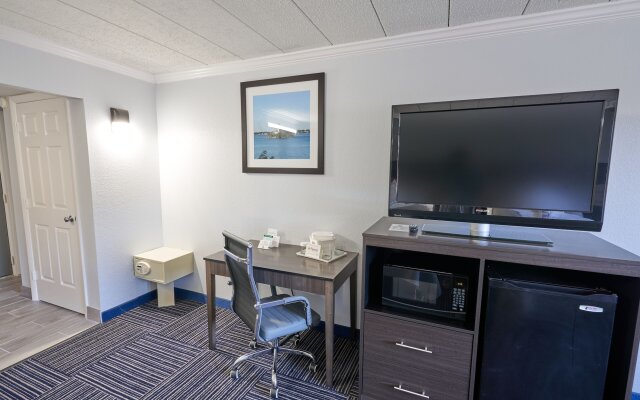 Admiralty Inn & Suites - a Red Collection Hotel