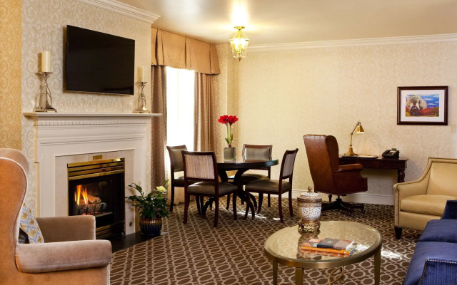 Hotel Roanoke & Conference Ctr, Curio Collection by Hilton