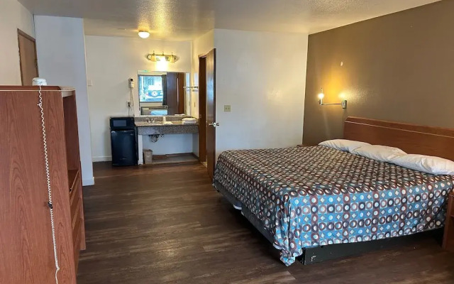Rama Inn Hotel and RV Park