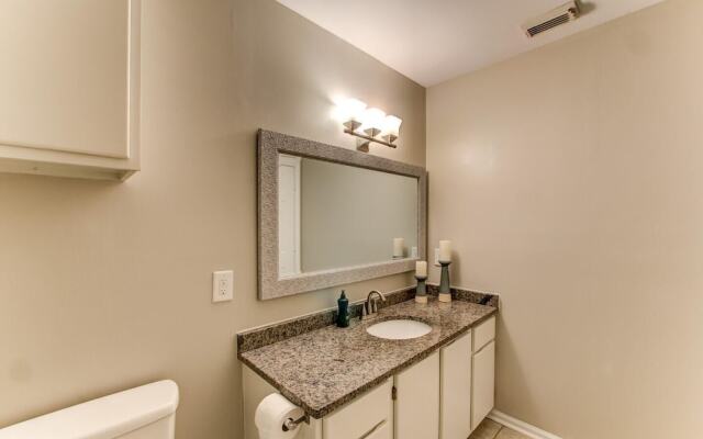 Full Condo w/ Pool & Gym, Sleeps 4