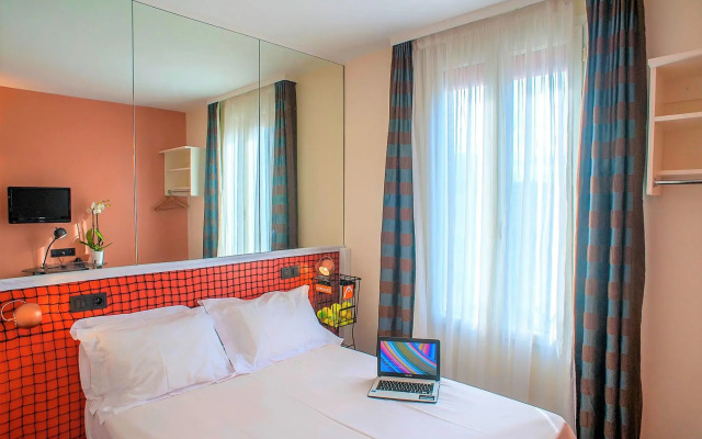 Hotel Olympic Paris Boulogne by Patrick Hayat