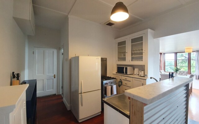 Bright and Modern Oasis in Kingsland