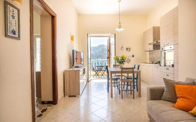 Casetta Vista Mare in Piazza a Mondello by Wonderful Italy