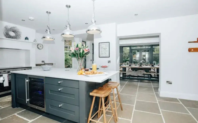 Woodvale Retreat - Sleeps 20