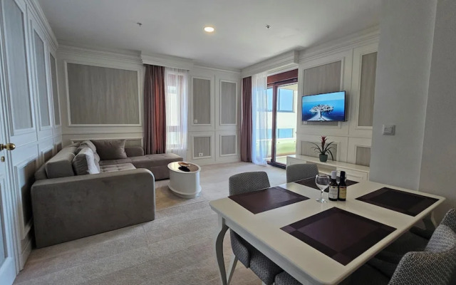 Royalis Suites