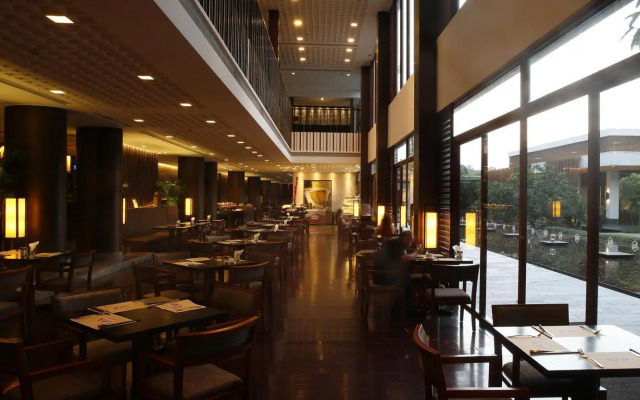 Baiyun Lakeside Hotel