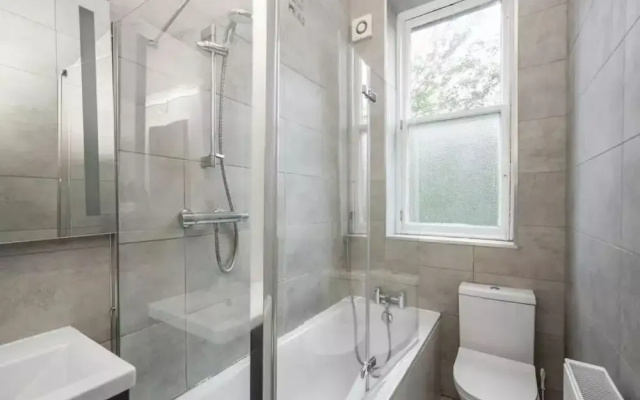 Spacious 3-Bedroom Flat in Charming Bruntsfield