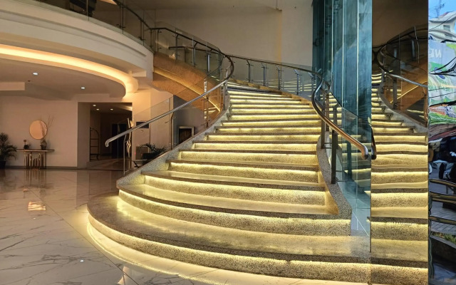 The Golden Peak Hotel & Suites powered by Cocotel