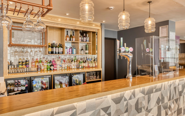 Premier Inn Edinburgh Cc - Waverley