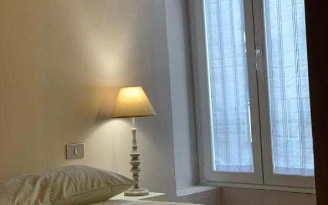 Studio Apartment Una Finestra su Como