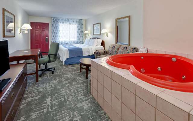 Days Inn & Suites by Wyndham Bentonville