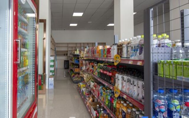 Vienna Hotel (Luoshan)