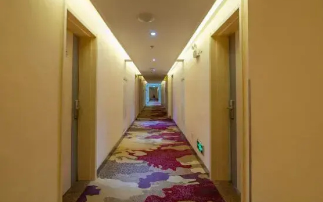 A Family Fashion Hotel (Urumqi Xuzigou Branch)