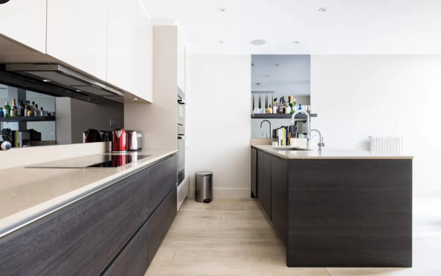 Homely and Chic 2 Bed Apartment with Garden Patio