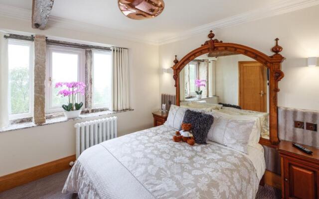 The Saddleworth Hotel