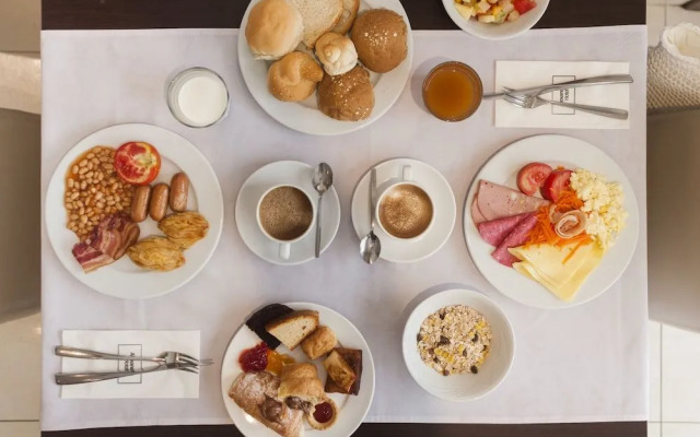 Rooms by Alexandra Hotel