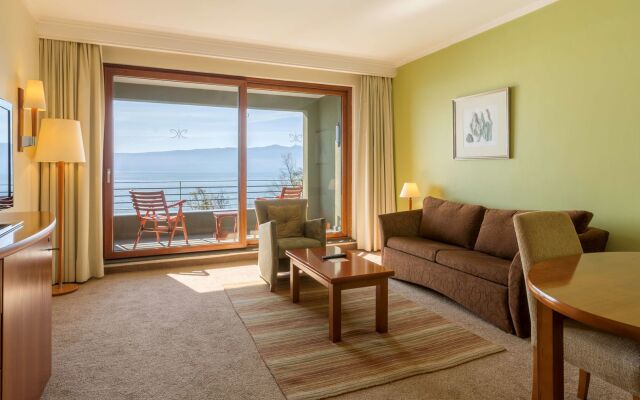 Park Lake Luxury Hotel